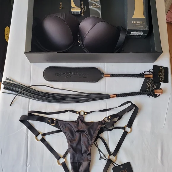 Honey Birdette Black Intimates Set - Picture 11 of 15